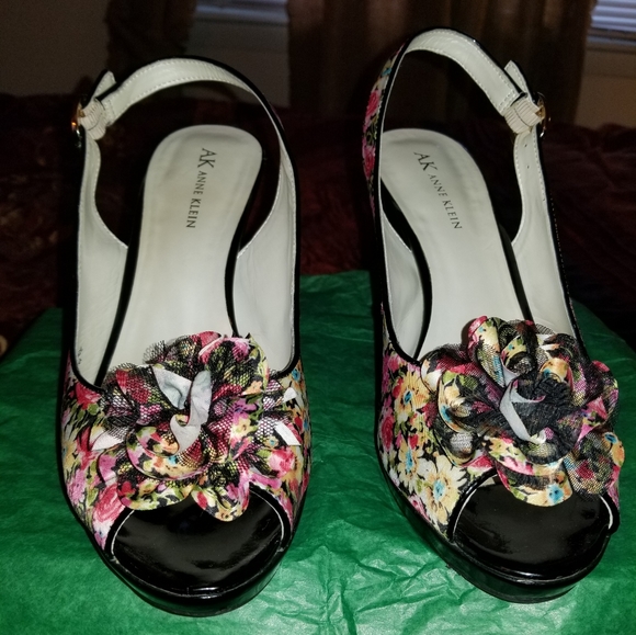 Ann Klein Shoes - Picture 2 of 4